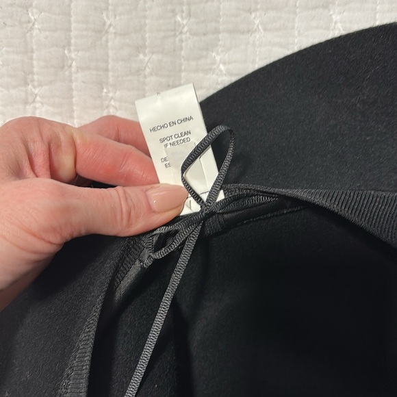 5/$15! Black wool adjustable brimmed hat with faux fur accent. - Picture 3 of 3